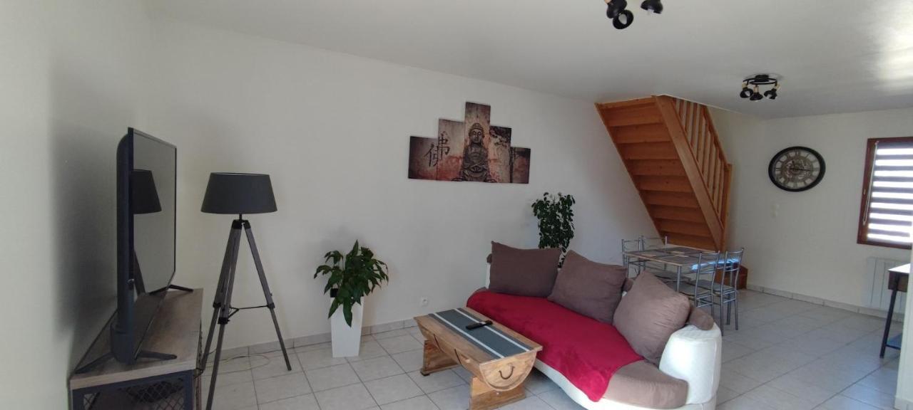 Au Pied Du Chateau 2 Bellegarde-du-Loiret Room photo