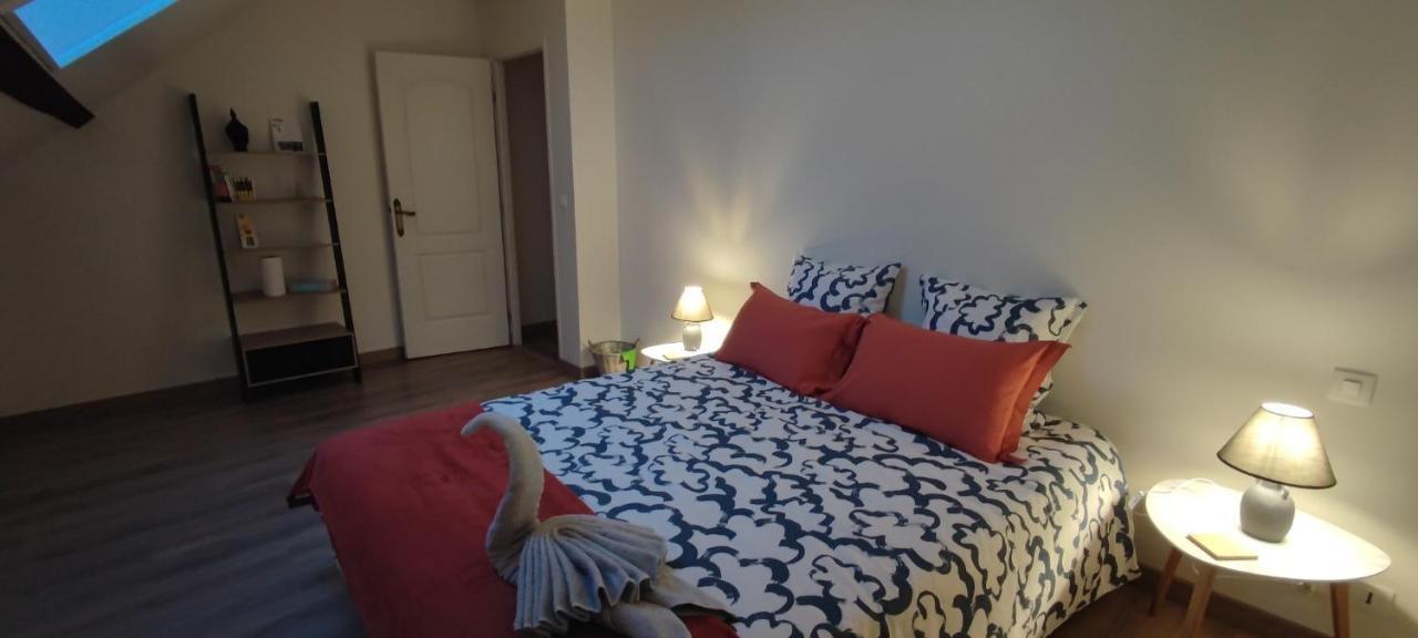 Au Pied Du Chateau 2 Bellegarde-du-Loiret Room photo