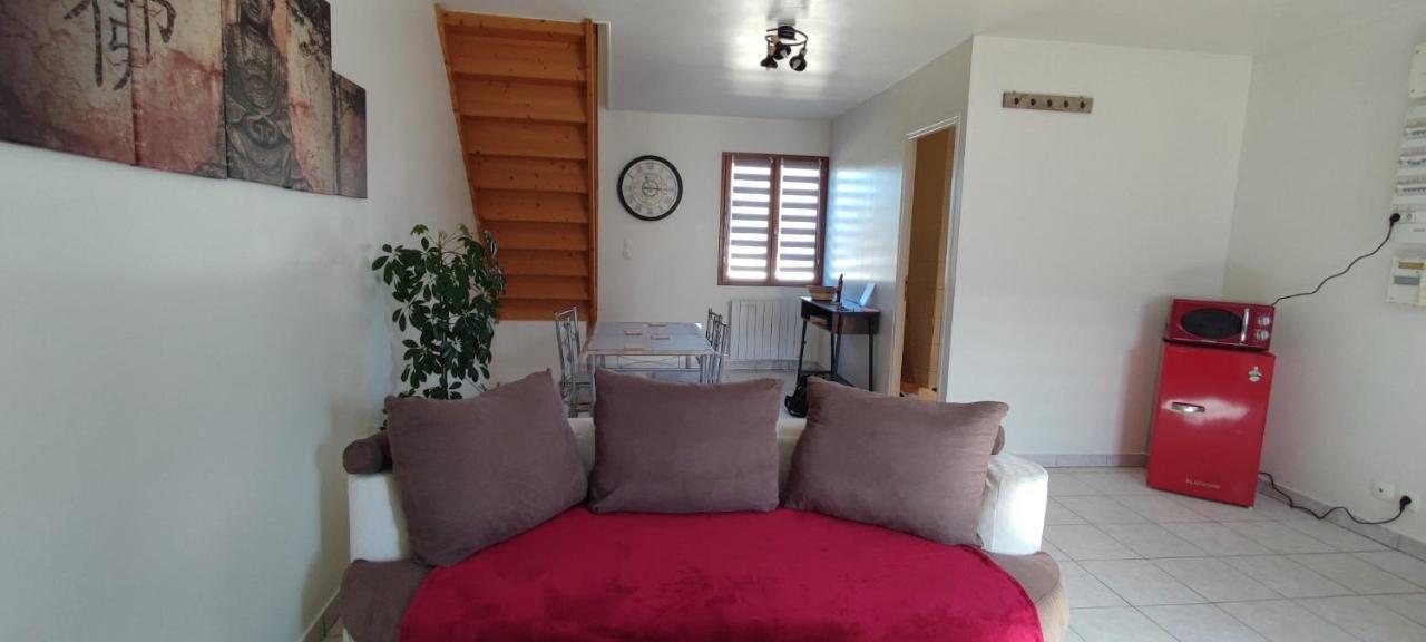 Au Pied Du Chateau 2 Bellegarde-du-Loiret Room photo