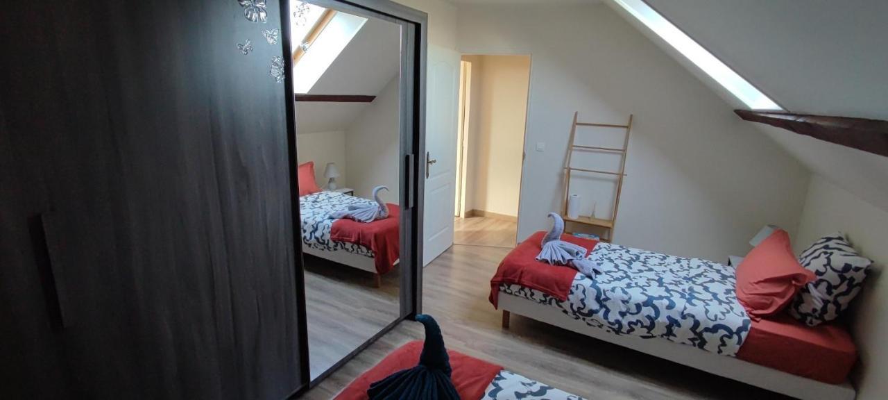 Au Pied Du Chateau 2 Bellegarde-du-Loiret Room photo