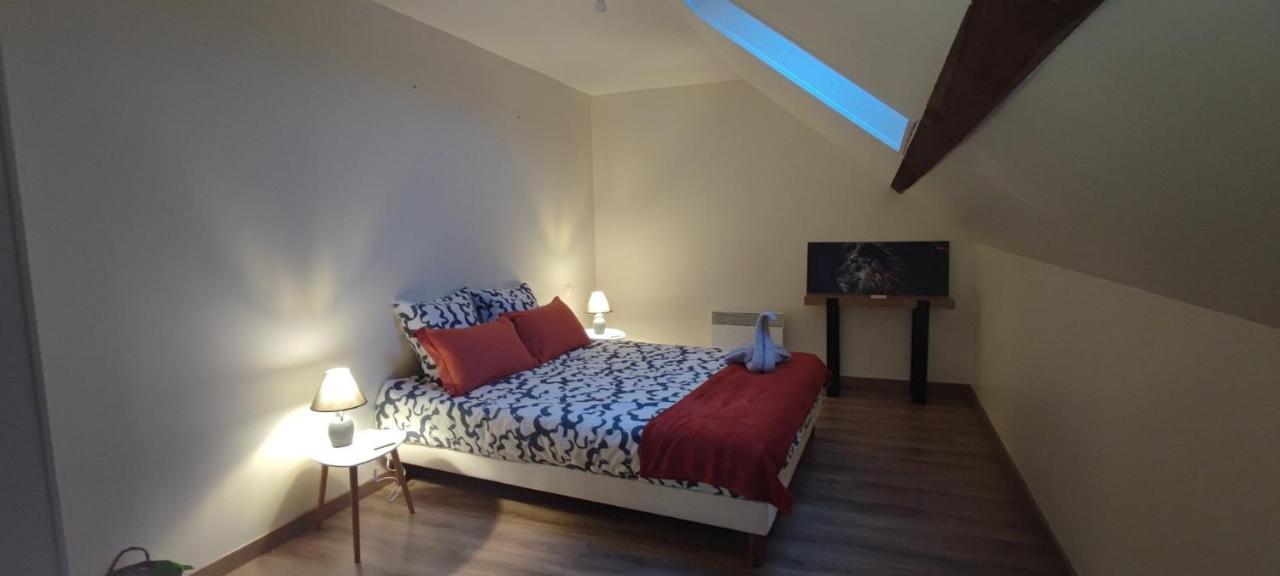 Au Pied Du Chateau 2 Bellegarde-du-Loiret Room photo